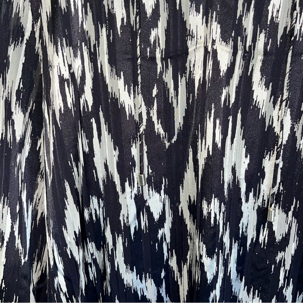 Joie Satin Black & White Printed Satin Blouse - Picture 4 of 6